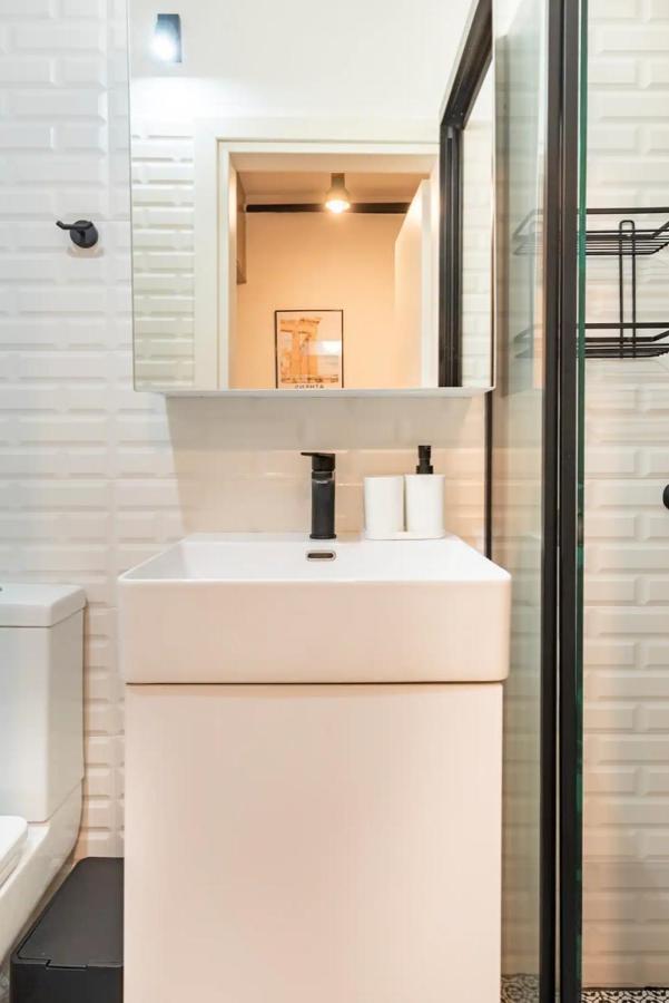 Cute Tiny Apartment In The Heart Of Flisvos Афины Экстерьер фото