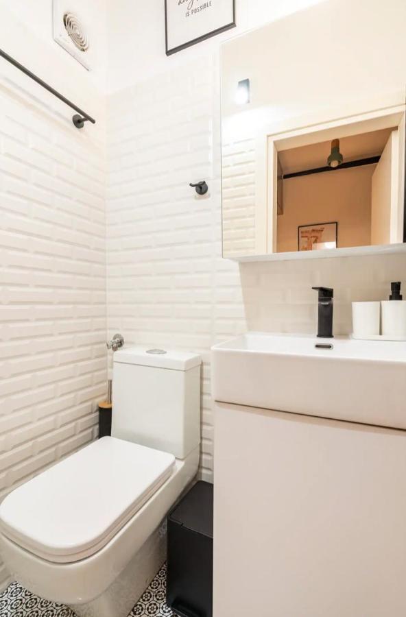 Cute Tiny Apartment In The Heart Of Flisvos Афины Экстерьер фото